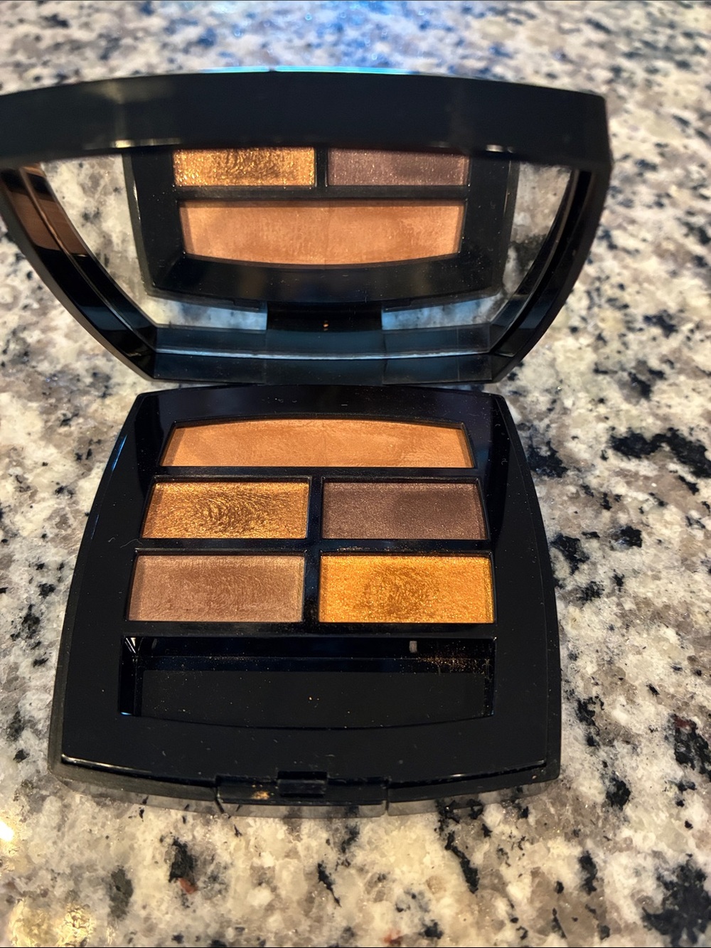 CHANEL Les Beiges Deep 
Eyeshadow Palette in Golden & Bronze Shades